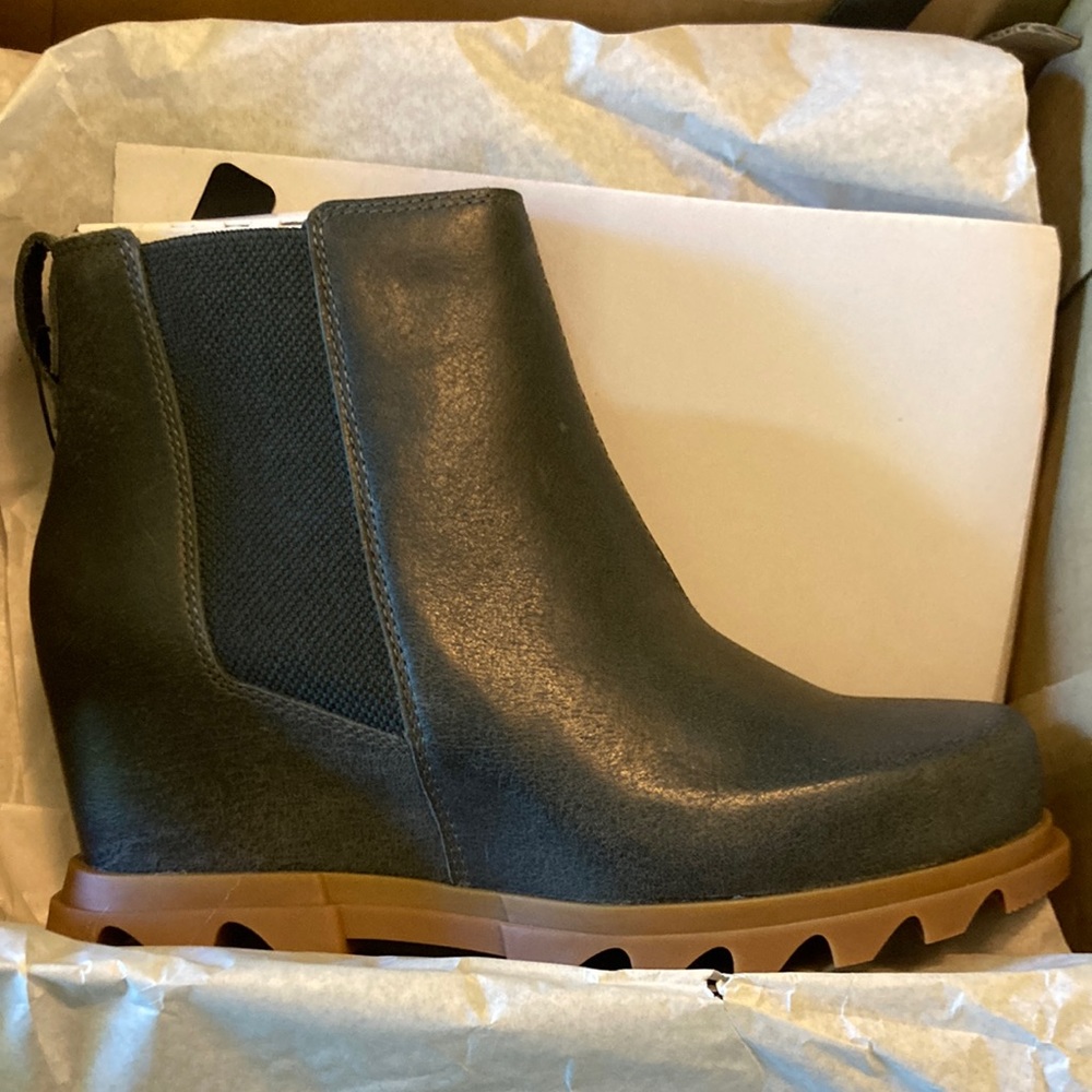 New in box sorel boots